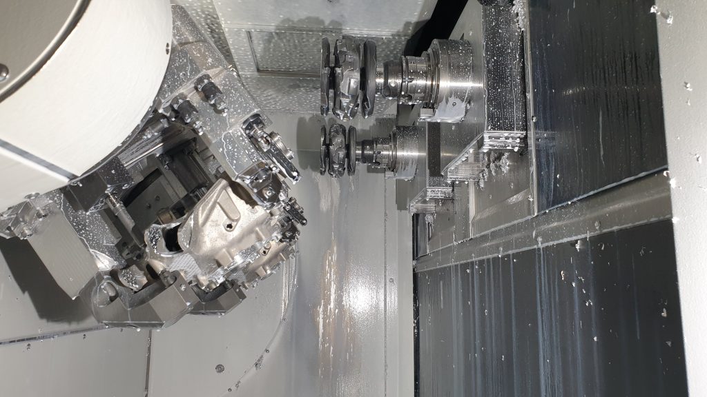 Schabmüller tillverkar hjullagerhus parvis i en dubbelspindelmaskin från SW. Bilden visar användningen av skivfräsar med vändskär från MAPAL.